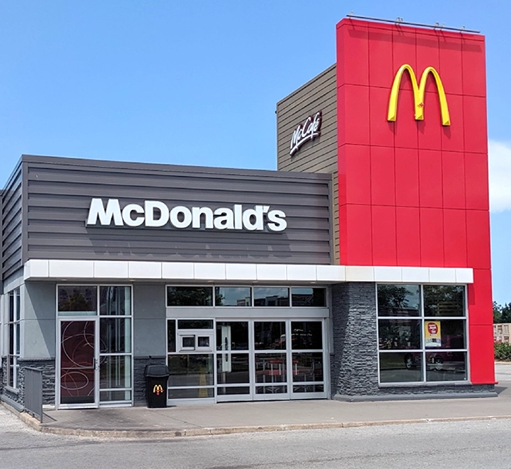 articles-starbucks-vs-mcdonalds-brand-positioning-004 價值觀設計公司, 台中品牌設計公司, 台中LOGO設計公司, 台中網頁設計公司, 台中廣告設計公司, 台中視覺設計公司, 台中平面設計公司, 台中包裝設計公司, 台中型錄設計公司, 台中影片製作公司, 台中商業攝影公司